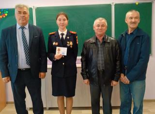 Кадет Комсомольской СОШ №2 Арсентьева Дарья удостоена высокой награды за особые успехи в кадетском образовании