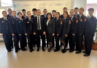 «Голос народа» в школе: депутаты рассказали одиннадцатиклассникам, как рождаются законы