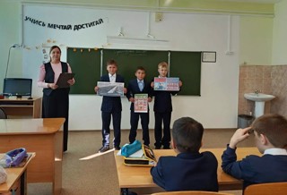 В 5 классе прошёл классный час «Правила безопасного поведения на железной дороге»