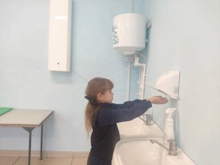 1b468ad3-d22d-4a5d-9ecd-0b132ee63a30.jpg