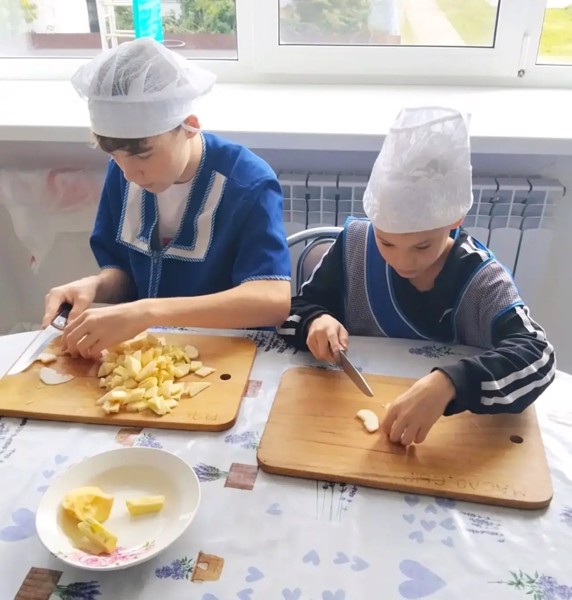 Кулинарный мастер-класс: учимся печь шарлотку