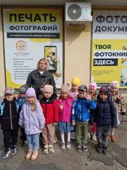 По родному краю с рюкзаком шагаю.