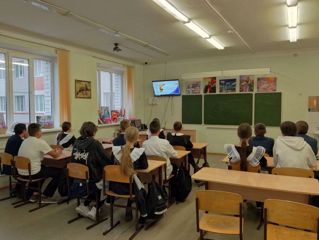 В 8Б классе  состоялось внеурочное занятие "Голос народа: как устроена законадательная власть в Российской Федерации и Чувашской Республике".