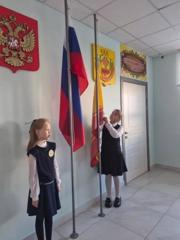Понедельник в нашей школе: флаги, гимн и «Разговоры о важном»