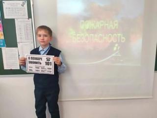 В рамках месячника по пожарной безопасности для учащихся 5 «Б» класса был проведен тематический классный час «Огонь ошибок не прощает»