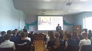 «Голос народа» и «Уроки парламентаризма»: девятиклассники узнали, как устроена власть в России