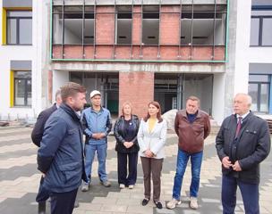 Строительство школы под контролем