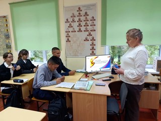 Урок в 10 классе «Голос народа: как работает законодательная власть в России и в Чувашии»