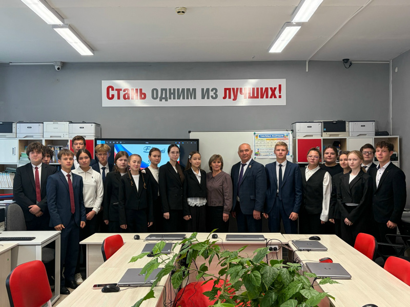 "Урок парламентаризма" состоялся в Янтиковской школе