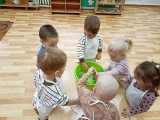 Игра -эксперимент с водой "Тонет - не тонет"