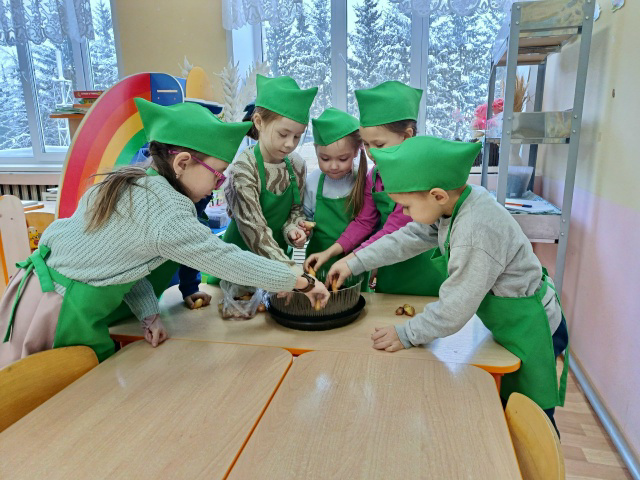 Посадка лука в агролаборатории