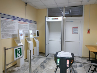 vhod-v-glavnij-korpus-turniket.jpg