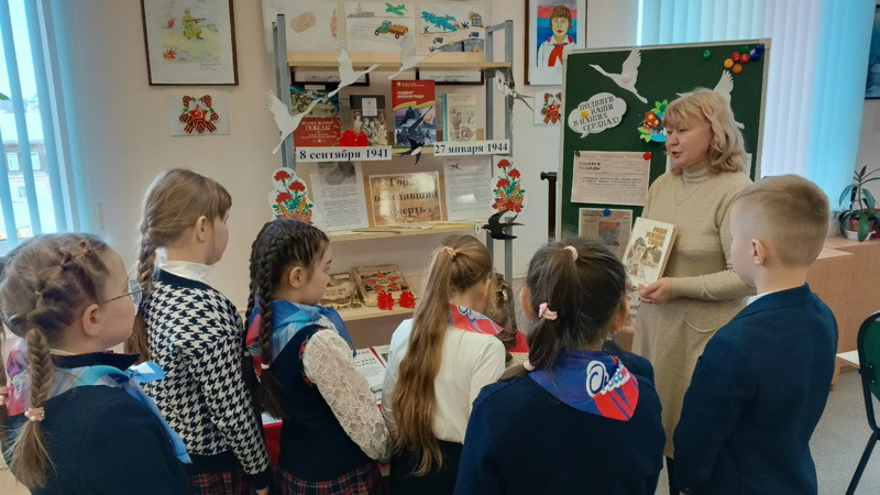 Призеры республиканского конкурса на лучшую книжную выставку в библиотеках образовательных организаций «Непокоренный Ленинград».