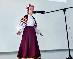 Юная звездочка, ученица 1 класса заняла 2 место на окружном конкурсе «Лейся, песня!»