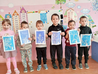 Морозные узоры на окне