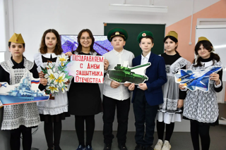 Классный час «Хочу служить в армии»: разговоры о мужестве и долге