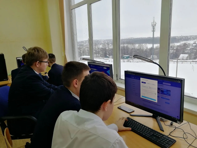 Ученики Кугесьского лицея освоили основы кибербезопасности в космосе!