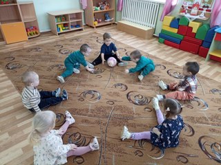 Играем с  мячом
