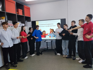 В рамках курса "Моя семья" провел мероприятие под названием "Семейные конфликты: причины и профилактика".