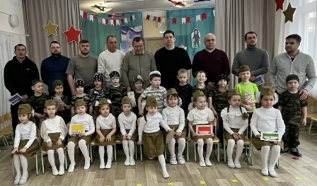 Ура защитникам страны!