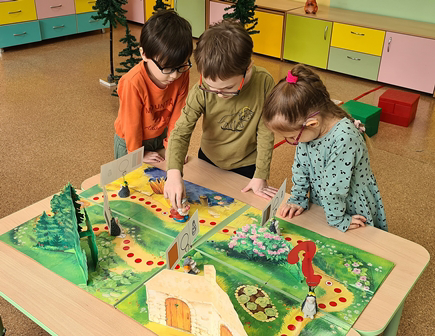 А с игрой - ходилкой-то и заниматься интересней!