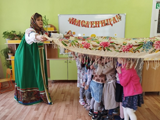 Собрались все в хоровод - масленица к нам идёт!