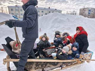 Катание на лошадях в Масленицу