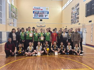 Второй день турнира по волейболу на Кубок молодежного парламента